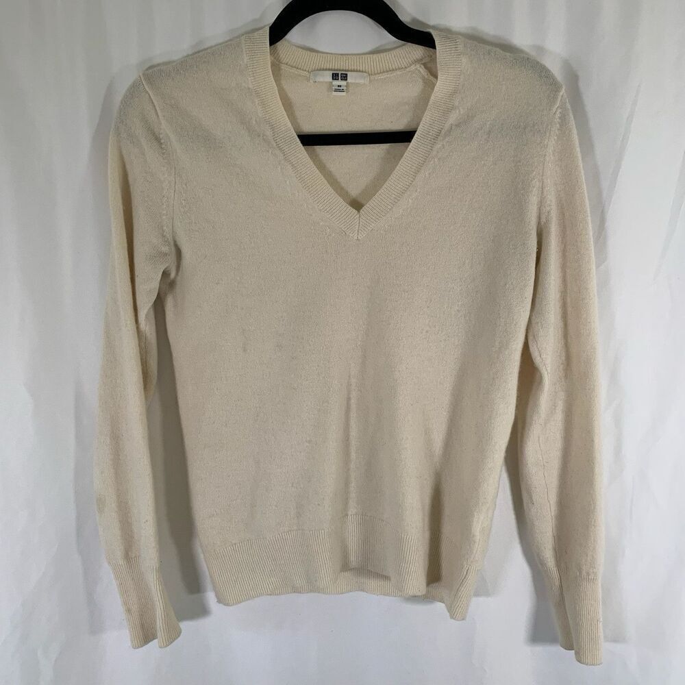 Uniqlo Cashmere Sweater Women's XS Beige Vneck Long Sleeve Pullover Soft